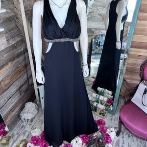 NWT BCBG V Neck Ballgown with Beaded Cut Out Sides💗👗